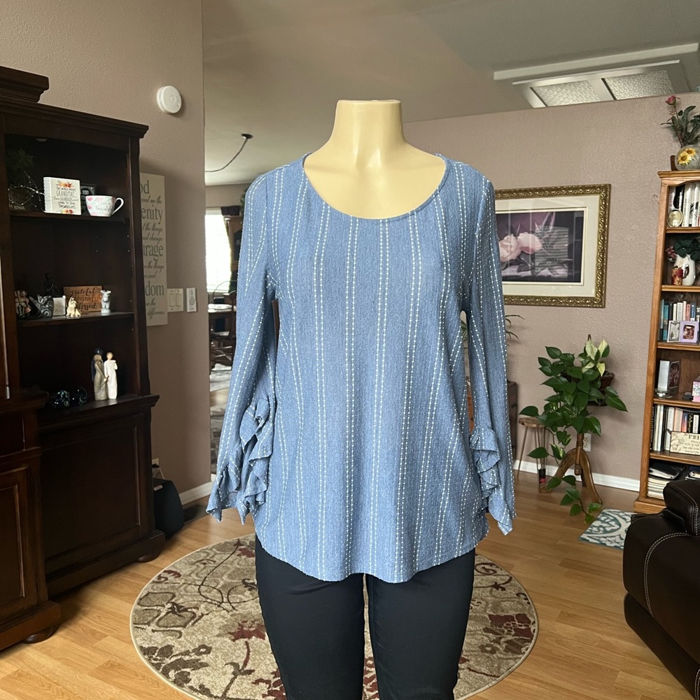 W5 blue & white 3/4 ruffle sleeves blouse-size M